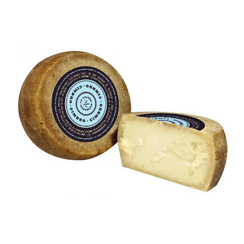 Cimbro Latte della Lessinia traditioneller italienischer Bergkäse aus Kuhmilch mit kompakter Textur aus der Lessinia bei Verona